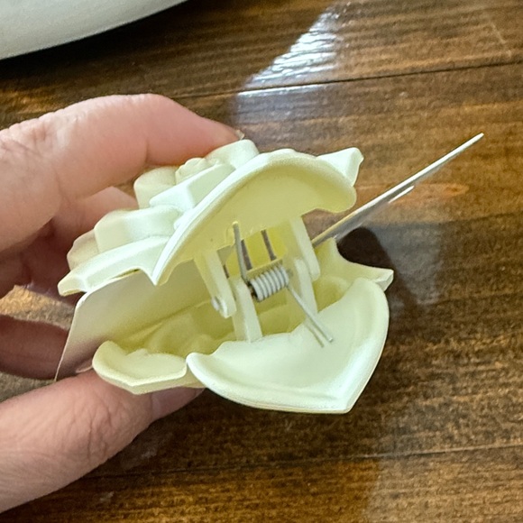 Ivory Rose Hair Clip - Picture 2 of 4